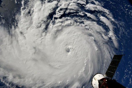 Imagens do furacão Florence visto de cima são divulgadas pela Nasa